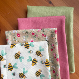 Pakiet tkanin: pszczółki i róże