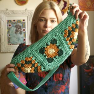 Nerka szydełkowana pomarańczowa na turkusowym