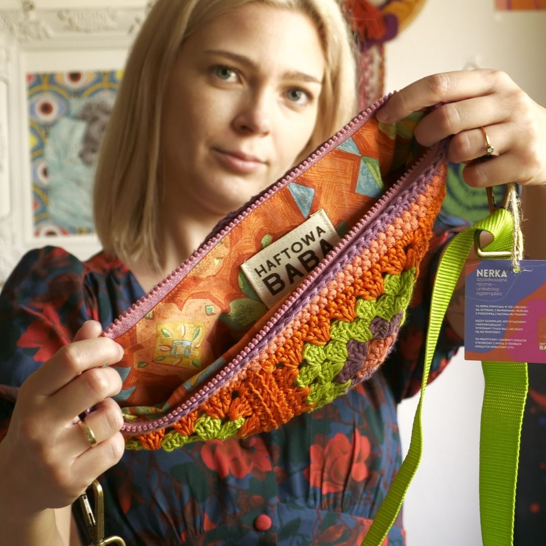 Nerka szydełkowana kwiat fioletowy na pomarańczowym - obrazek 4