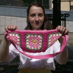 Nerka szydełkowana różowe truskawki