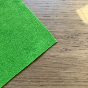 Filc zielony neonowy dekoracyjny 20x30cm